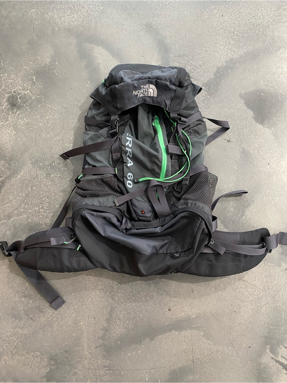 The North Face Black Backpack with Green Accents - Terra 60 Sz M
(Jul 026)